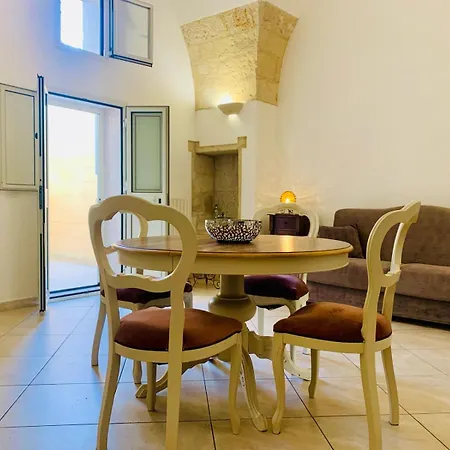Holiday home Domus Aviae - No Ztl