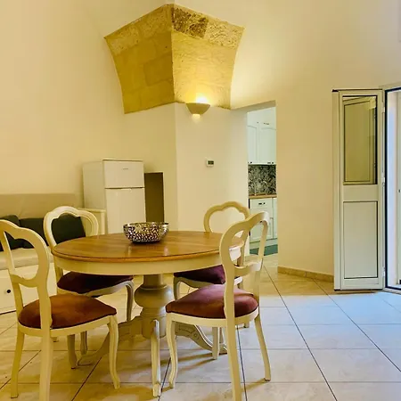 Domus Aviae - No Ztl Holiday home Lecce