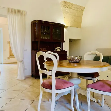 Holiday home Domus Aviae - No Ztl