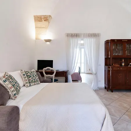 Holiday home Domus Aviae - No Ztl